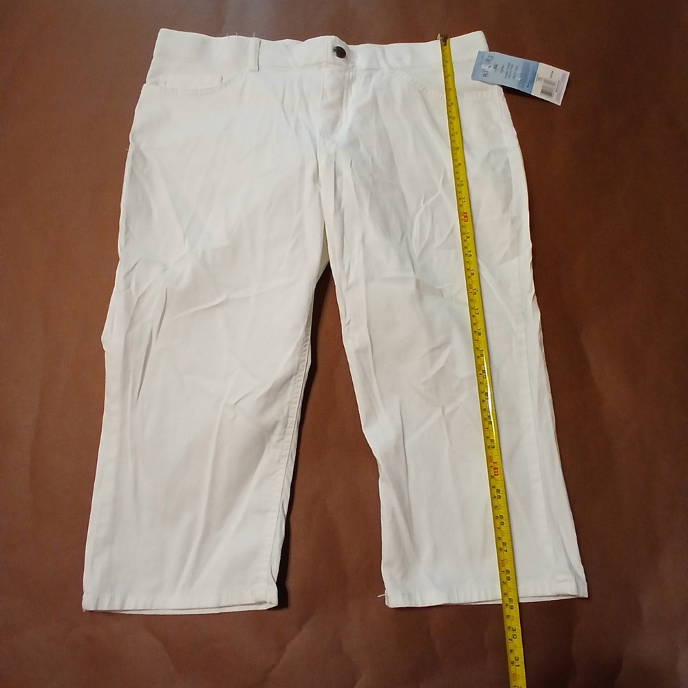 Riders by Lee Women's 16 Pull On White Capri  Pockets Mid Rise